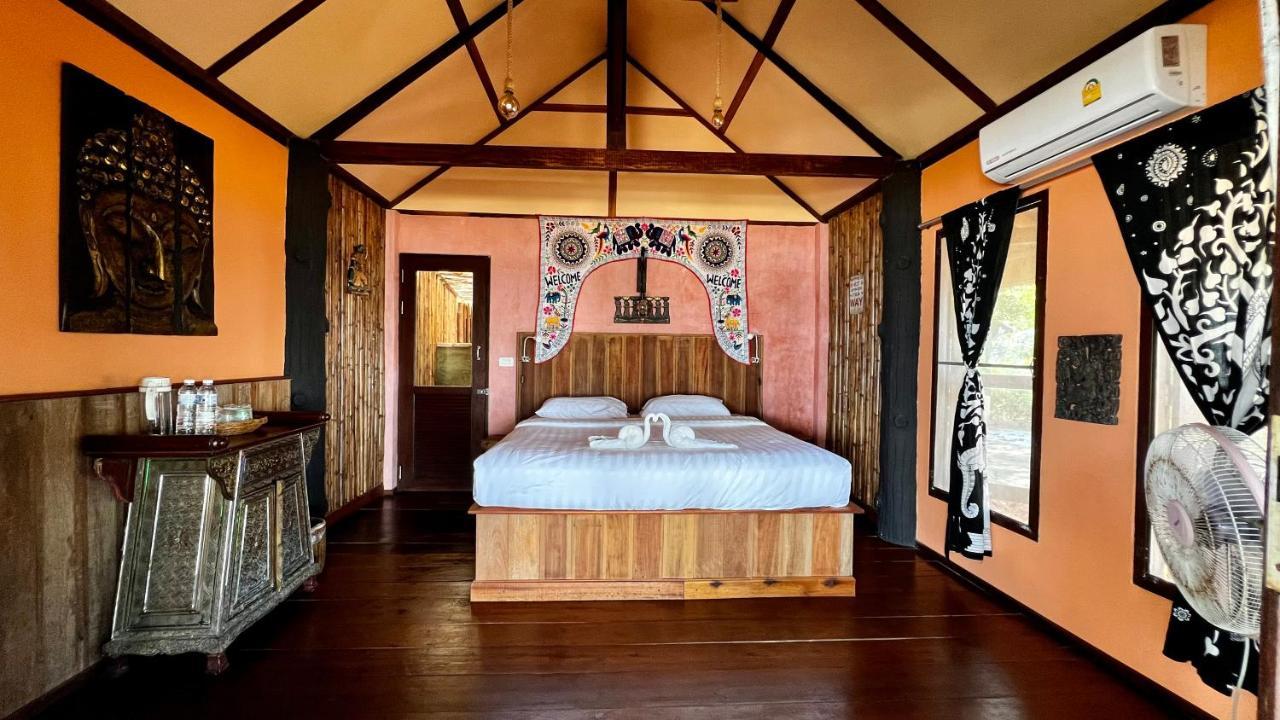Pp Land Beach Eco Resort Koh Phayam Esterno foto