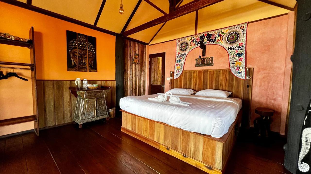 Pp Land Beach Eco Resort Koh Phayam Esterno foto