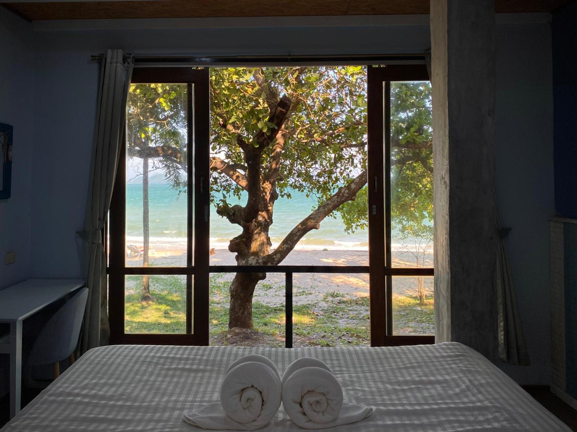 Pp Land Beach Eco Resort Koh Phayam Esterno foto